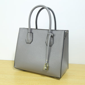 Simple and elegant fashion handbag